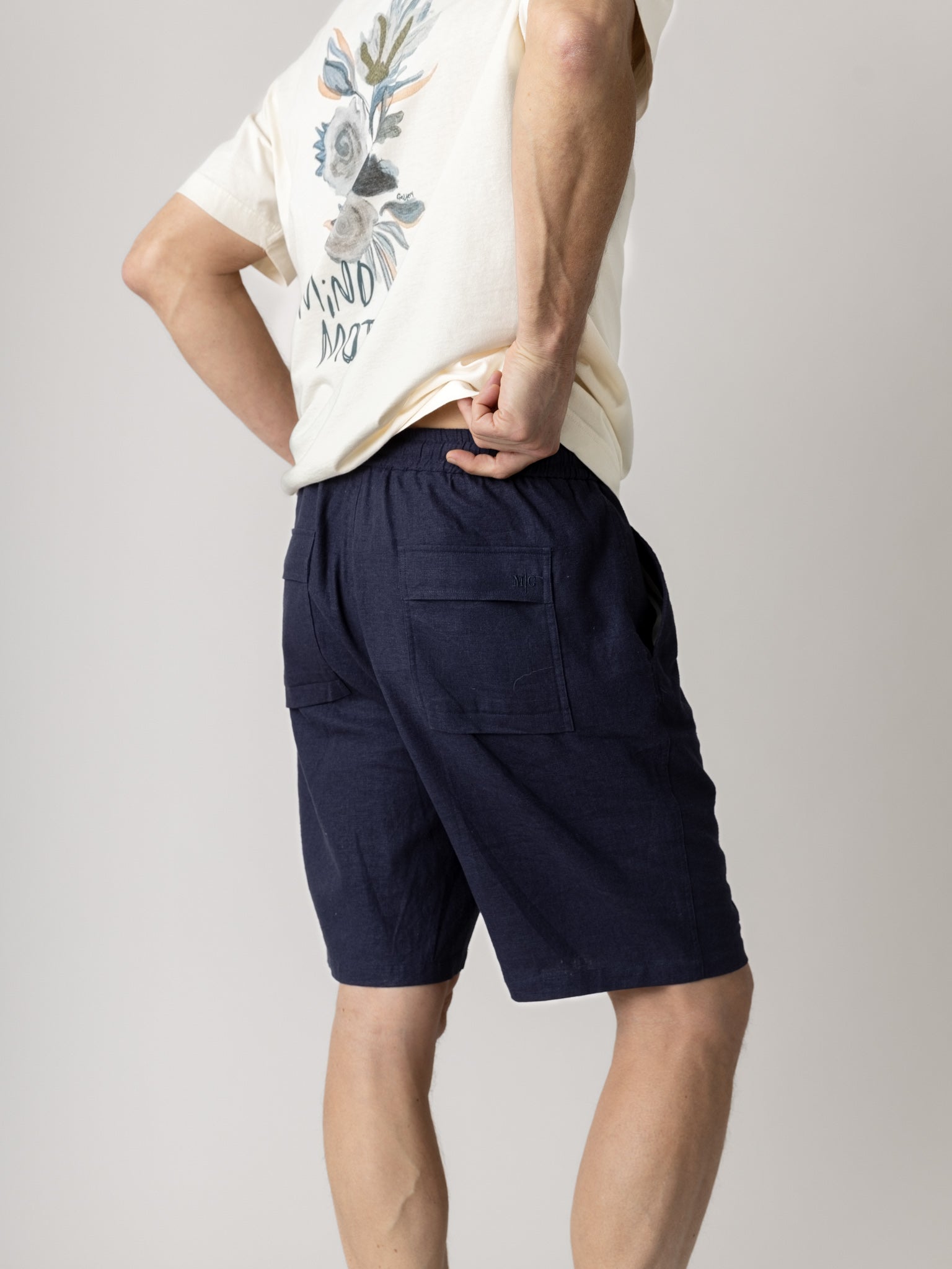 Modelshot / Navy / Detail